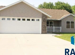 805 E Dodge St #3, Luverne, MN 56156