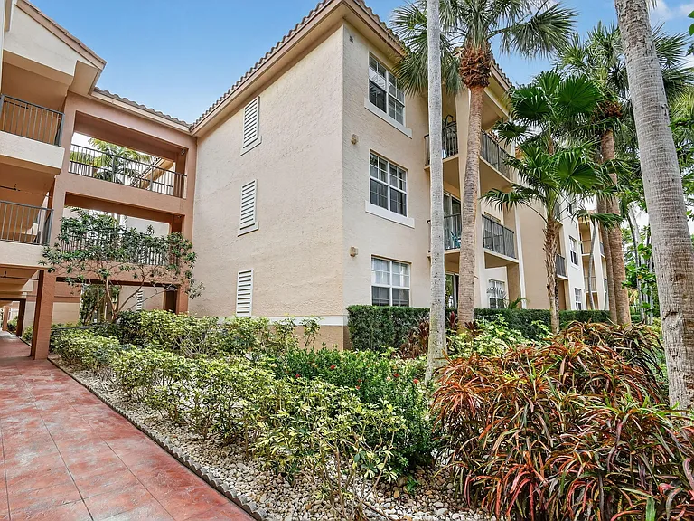 1805 N Flagler Dr #115 — Photo 2