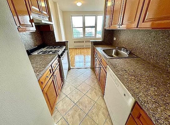 1st image of 16201 Highland Ave #5R