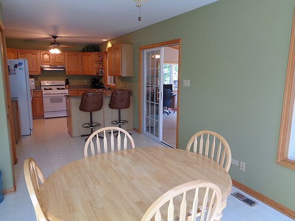 Eat in Kitchen w/pantry 