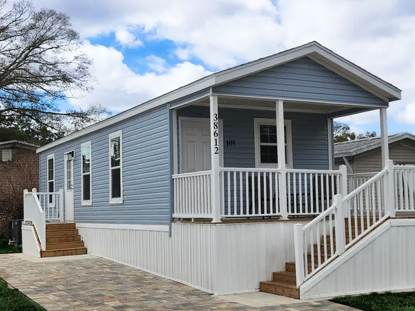 7820 Wire Rd #105, Zephyrhills, FL 33540