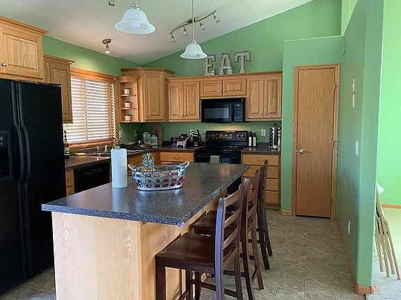 3rd image of 111 Falcon Ct