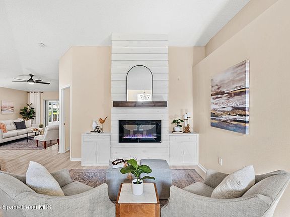 2nd image of 1719 Vista Lake Cir