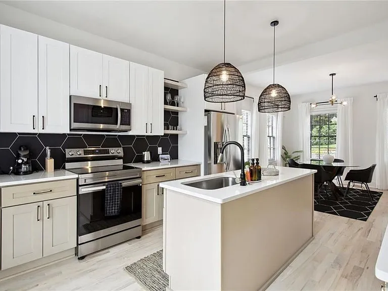 1720 Flagler Ave NE — Photo 12