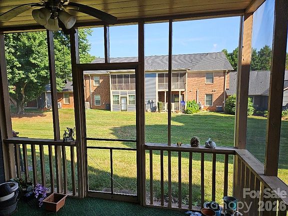 4th image of 221 Pointe Cir