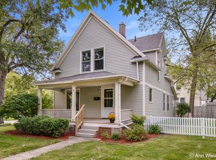 139 E Division St, Rockford, MI 49341