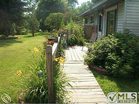 Walkway to Front Deck.JPG