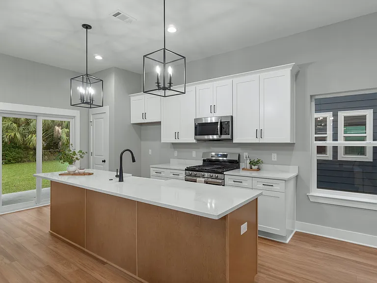 706 N F St #B — Photo 11