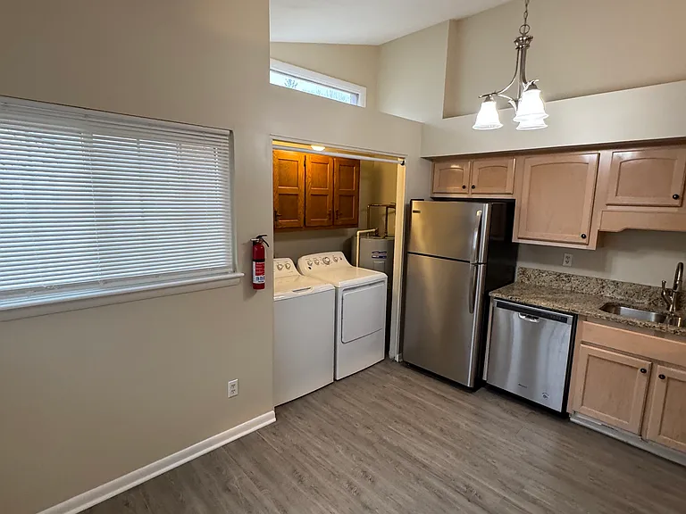 208 Shadow Wood Pl — Photo 17