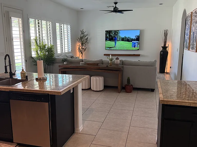 1554 E Kings Ct — Photo 14