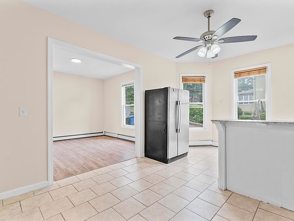 4th image of 287 Crown St #1
