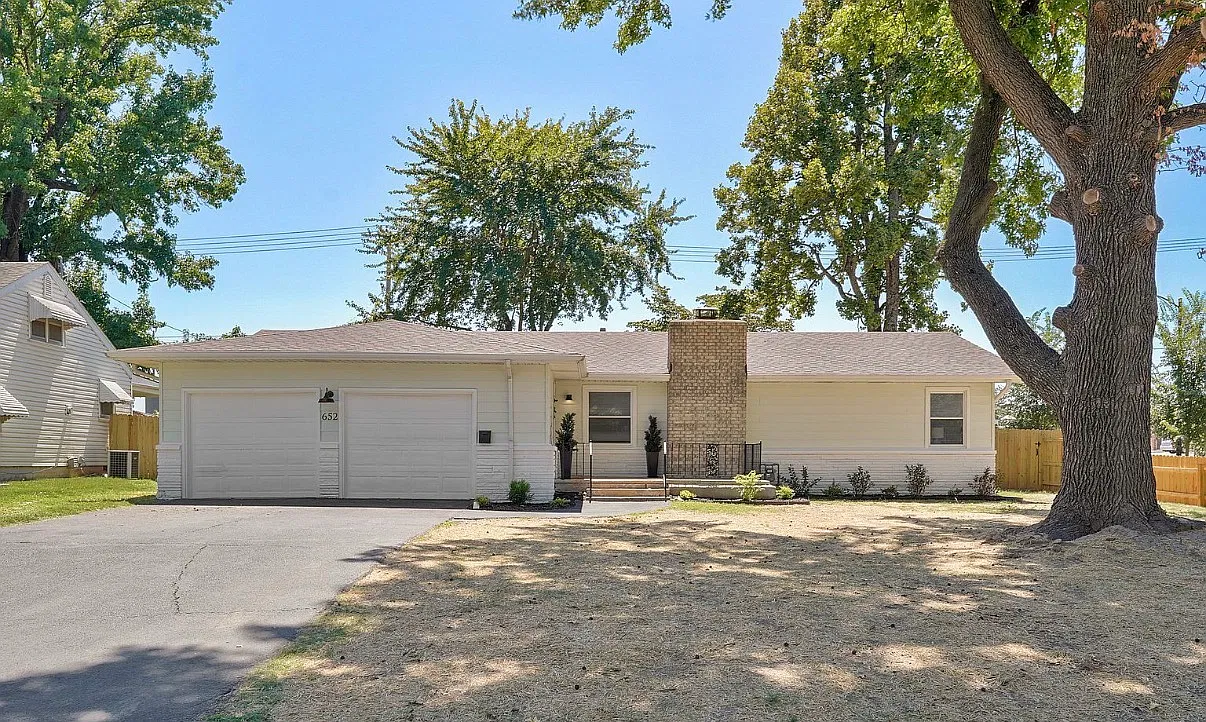 4 bed, 1404 sqft, $2,100 — Photo 1