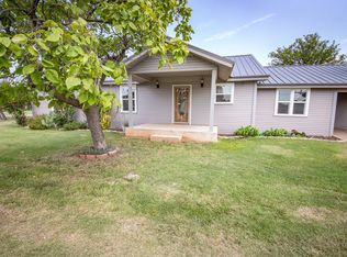 201 E Live Oak St, Holliday, TX 76366
