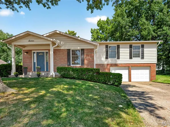 16 Mill Race Dr, Saint Peters, MO 63376