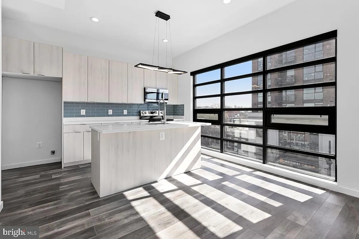 Building Photo - 506 H St NE #401