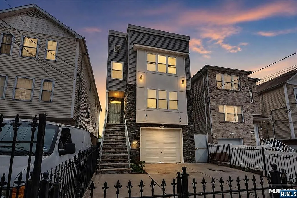 3 bed, 2.0 bath, $3,000 — Photo 2