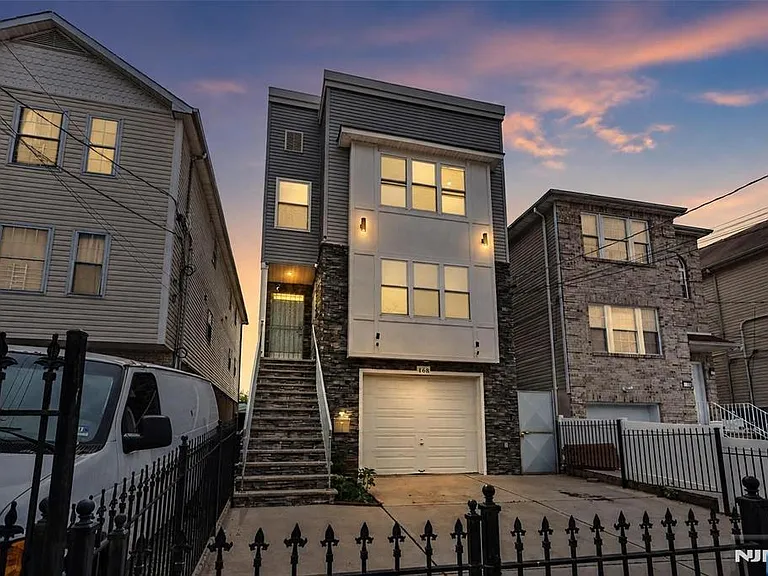 168 Johnson Ave — Photo 2