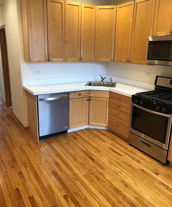1st image of 2714 N Marshfield Ave APT 1