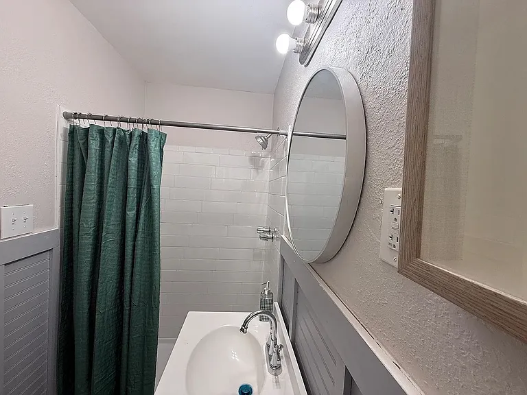 2652 Winthrop Rd — Photo 3