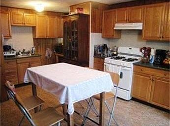 2nd image of 145 Essex St #1