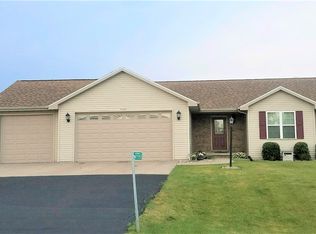 W7053 Maple Terrace Rd, Greenville, WI 54942