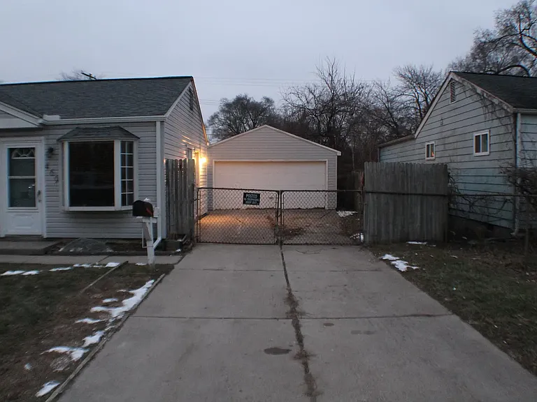 469 Woodlawn Ave — Photo 26
