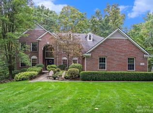 6419 Stillwater Dr, Chelsea, MI 48118