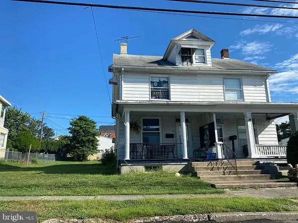 2714 Banks St, Harrisburg, PA 17103