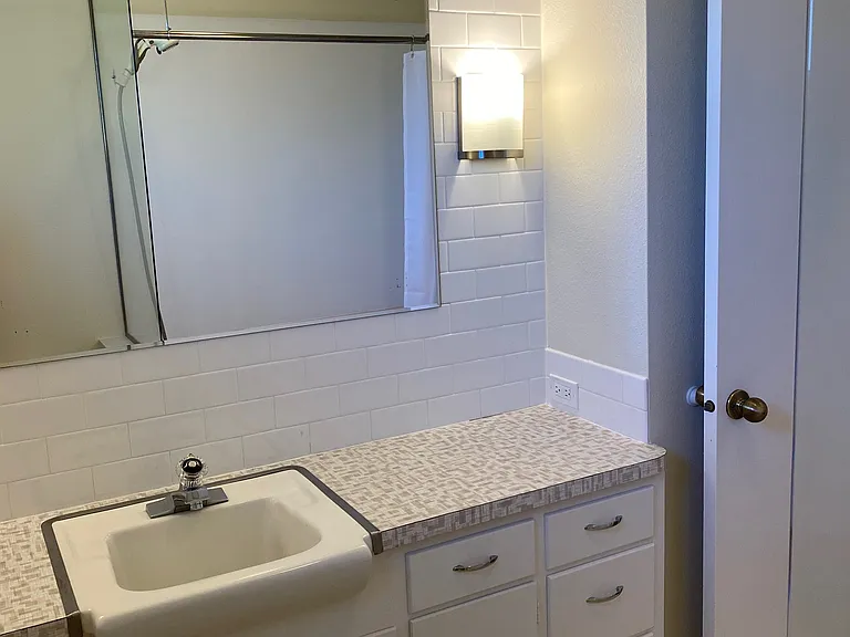 1728 W 34th Pl — Photo 10