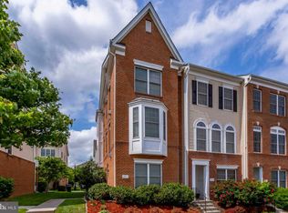 25017 Riding Center Dr, Chantilly, VA 20152