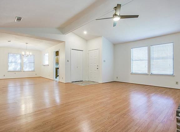 4th image of 7501 Lakewood Dr