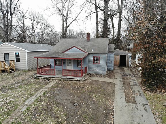 4th image of 3551 Caroline Ave