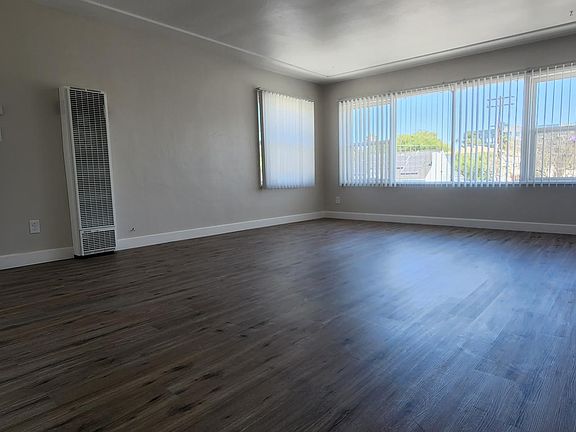 4th image of 3073 Meade Ave #3073