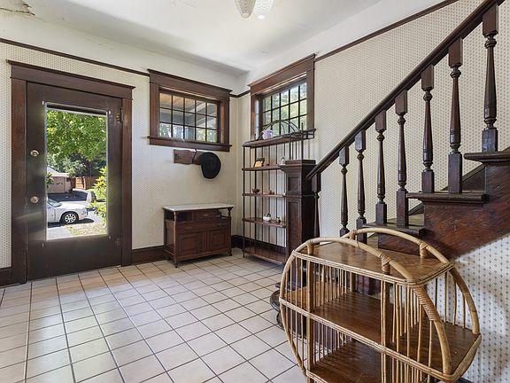 4th image of 976 S 5th St