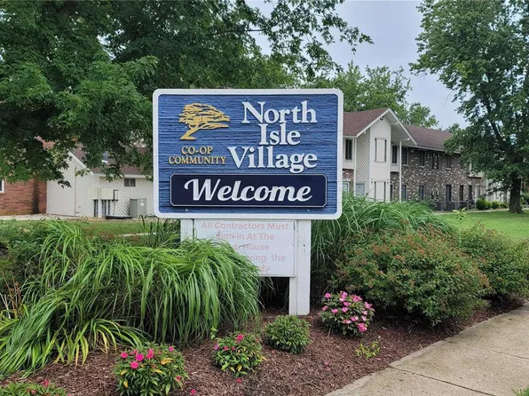 31 Denver Court #31, Coram, NY 11727