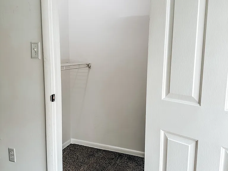 2046 Lucas Ln — Photo 14