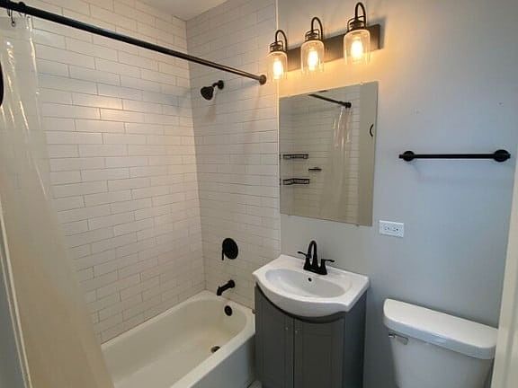 3rd image of 2658 W Huron St #Ch