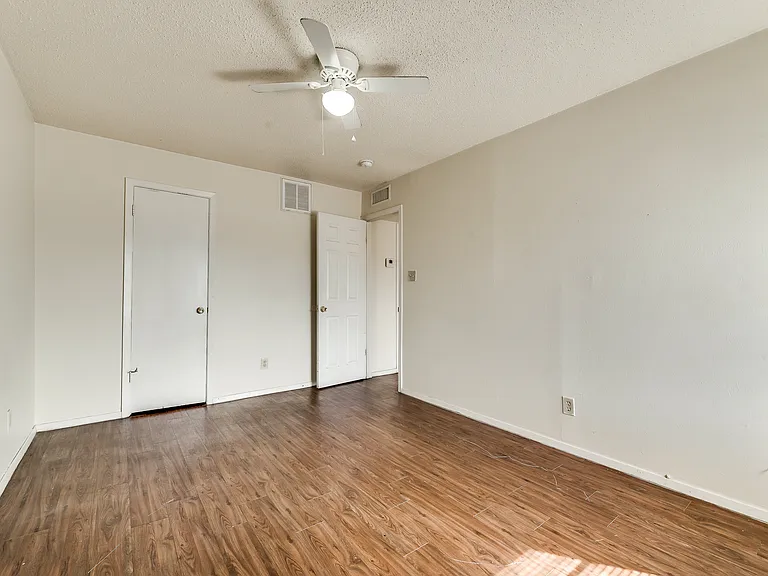 106 E Cedar St #8 — Photo 2