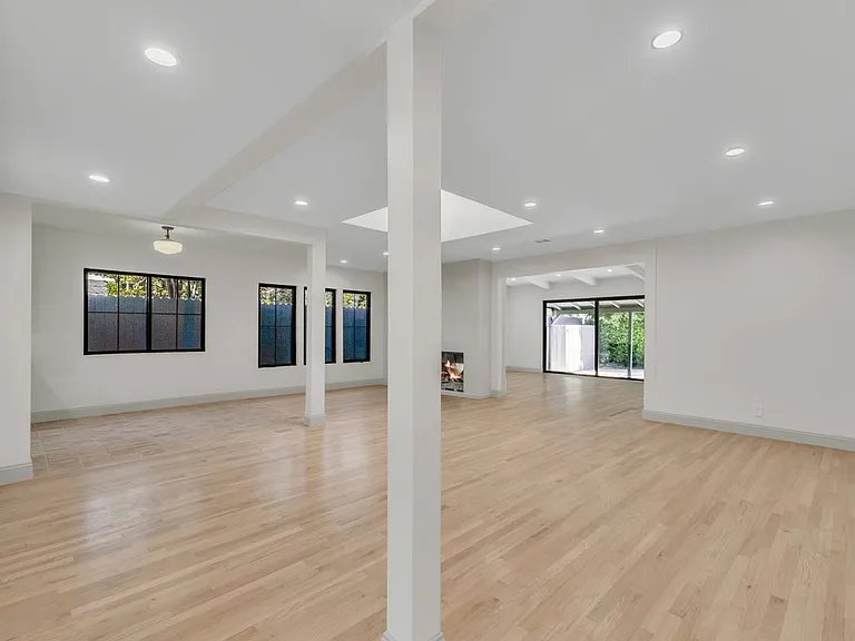 4316 Bellaire Ave — Photo 5