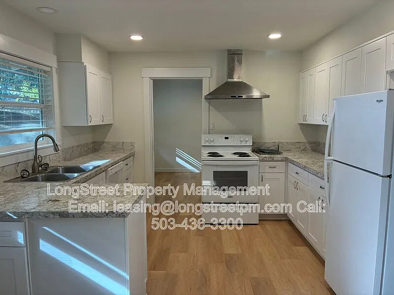 3 bed, 1.5 bath, 1383 sqft, $2,395 — Photo 3