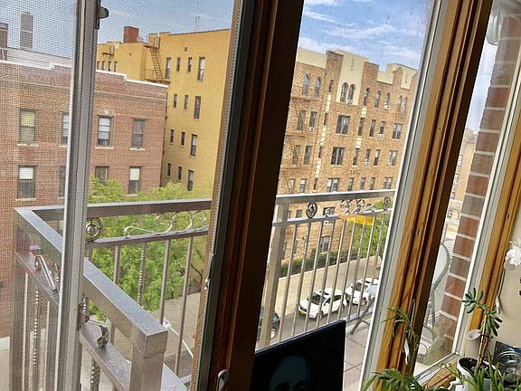 5th image of 3126 28th Ave APT 5F