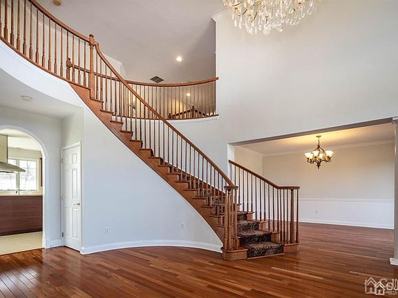 5th image of 1 Blue Diamond Hill Ct