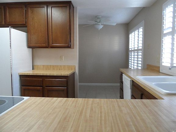4th image of 2898 Sunshine Cir