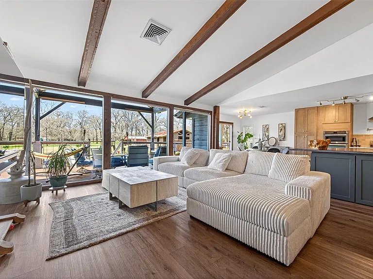 7019 Oak Ln — Photo 9
