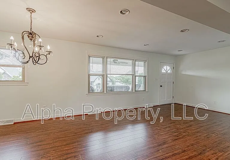109 Roberts Cir — Photo 5