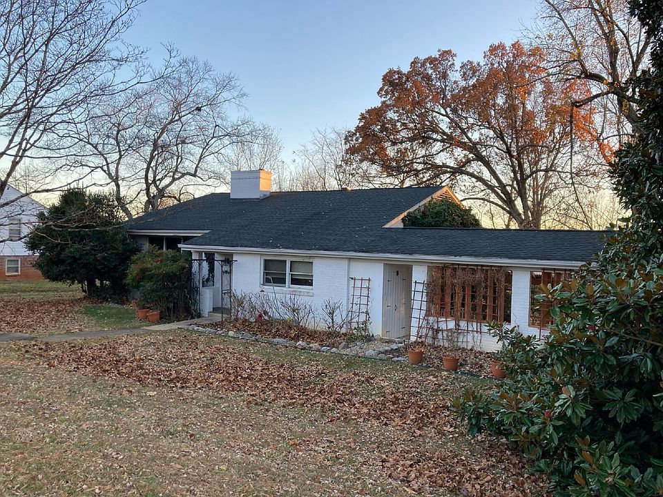 1st image of 2239 Woodcrest Dr