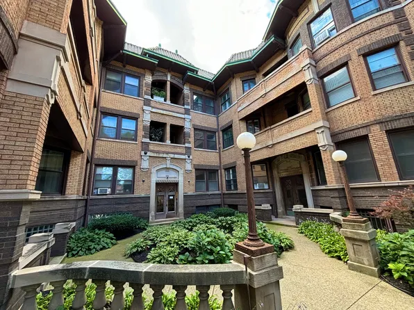 939 E Hyde Park Blvd #1W, Chicago, IL 60615