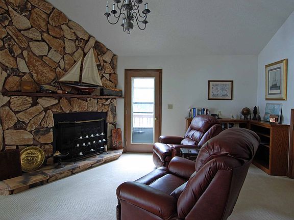 Cozy Second Floor Loft