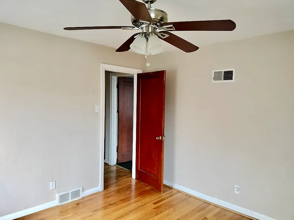 3 bed, 1600 sqft, $1,800 — Photo 3
