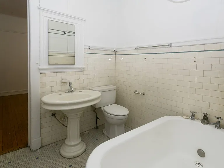 5700 S. Blackstone Avenue — Photo 3